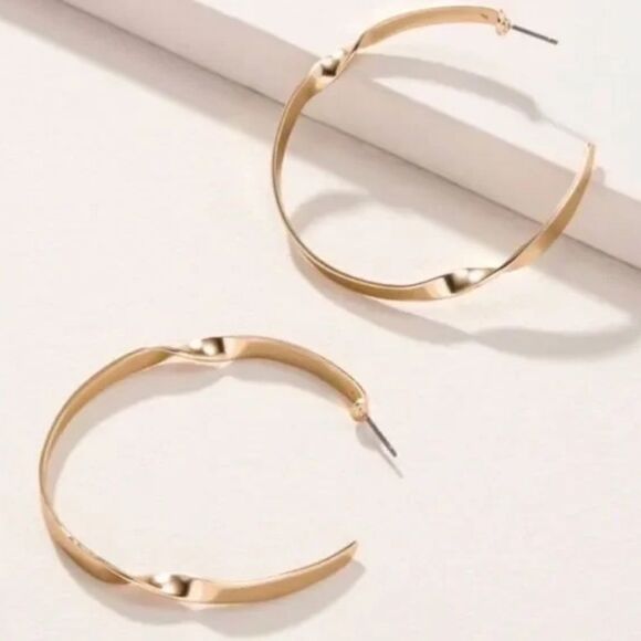 stella & dot ~ delicate twist earring ~ gold - Picture 1 of 7